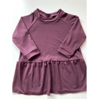 Kleita plūmju violetā krāsā